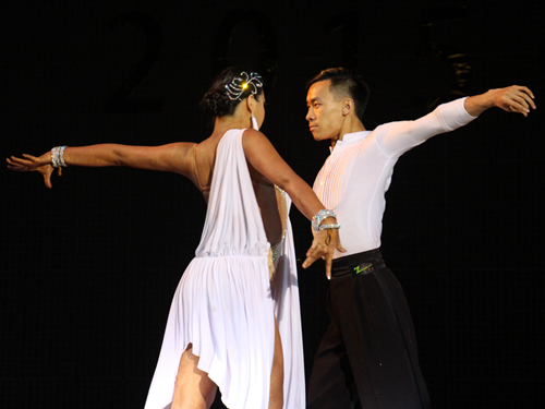 拉丁舞《矜持》 伟德国际victor1946