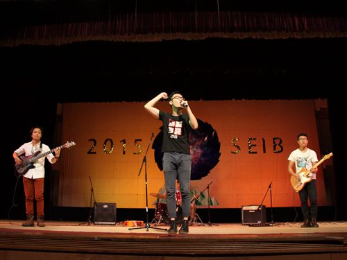 霏阳乐队表演 伟德国际victor1946